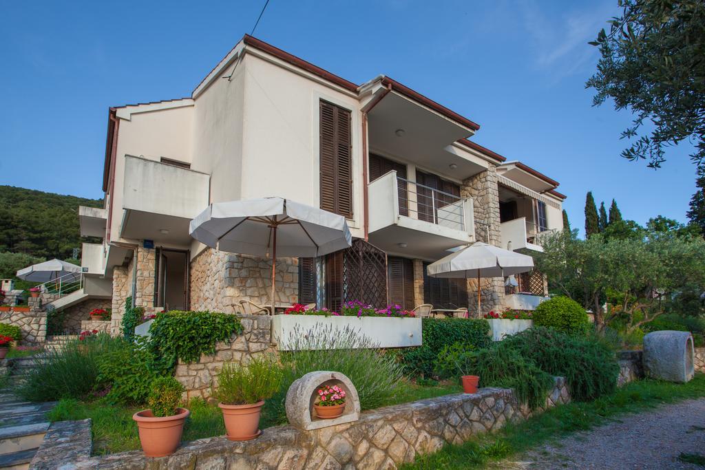 Apartments Ljubo & Lili Cres Exterior foto